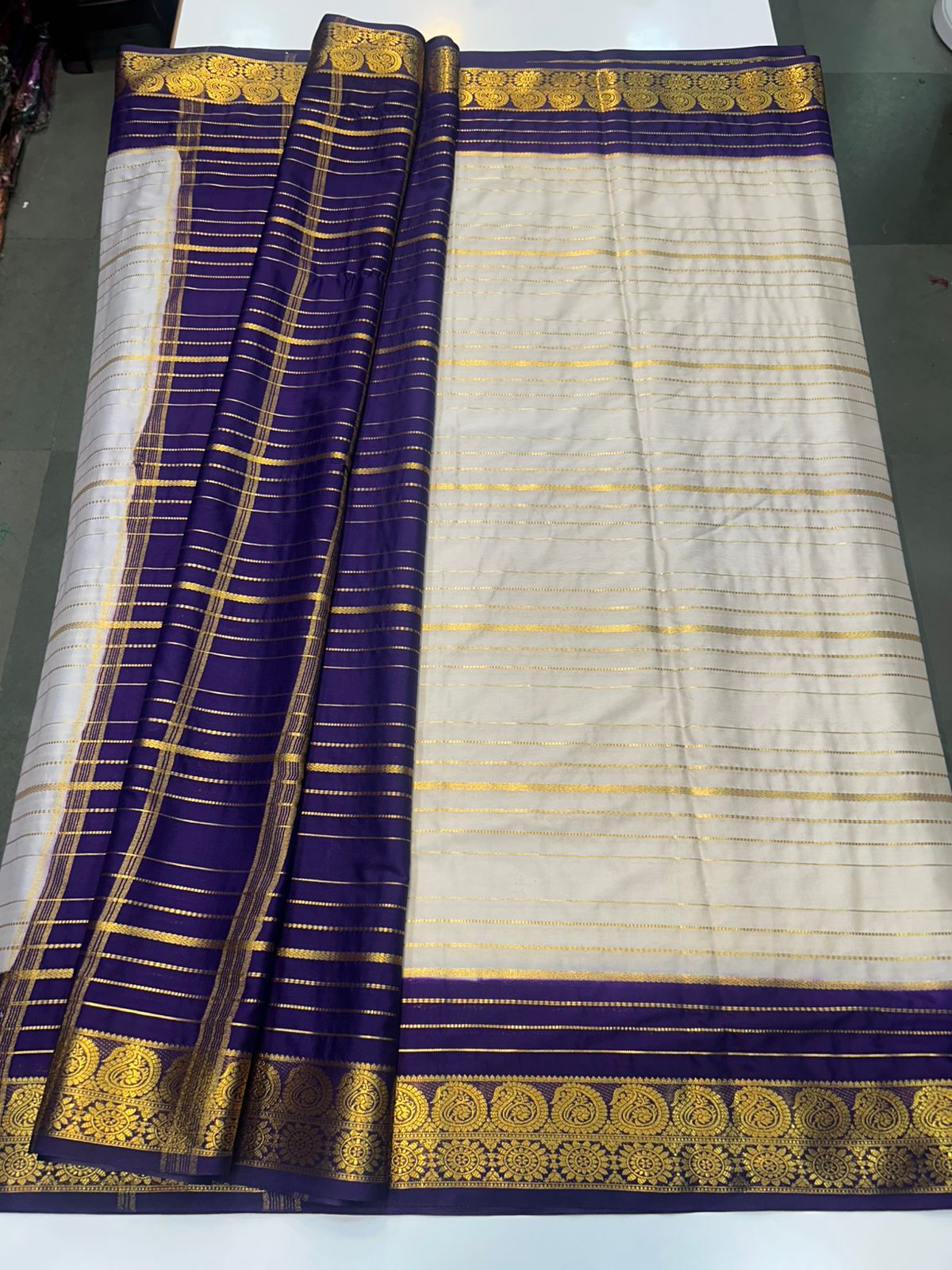 Crepe Lines Saree With Contrast Blouse (2440A)