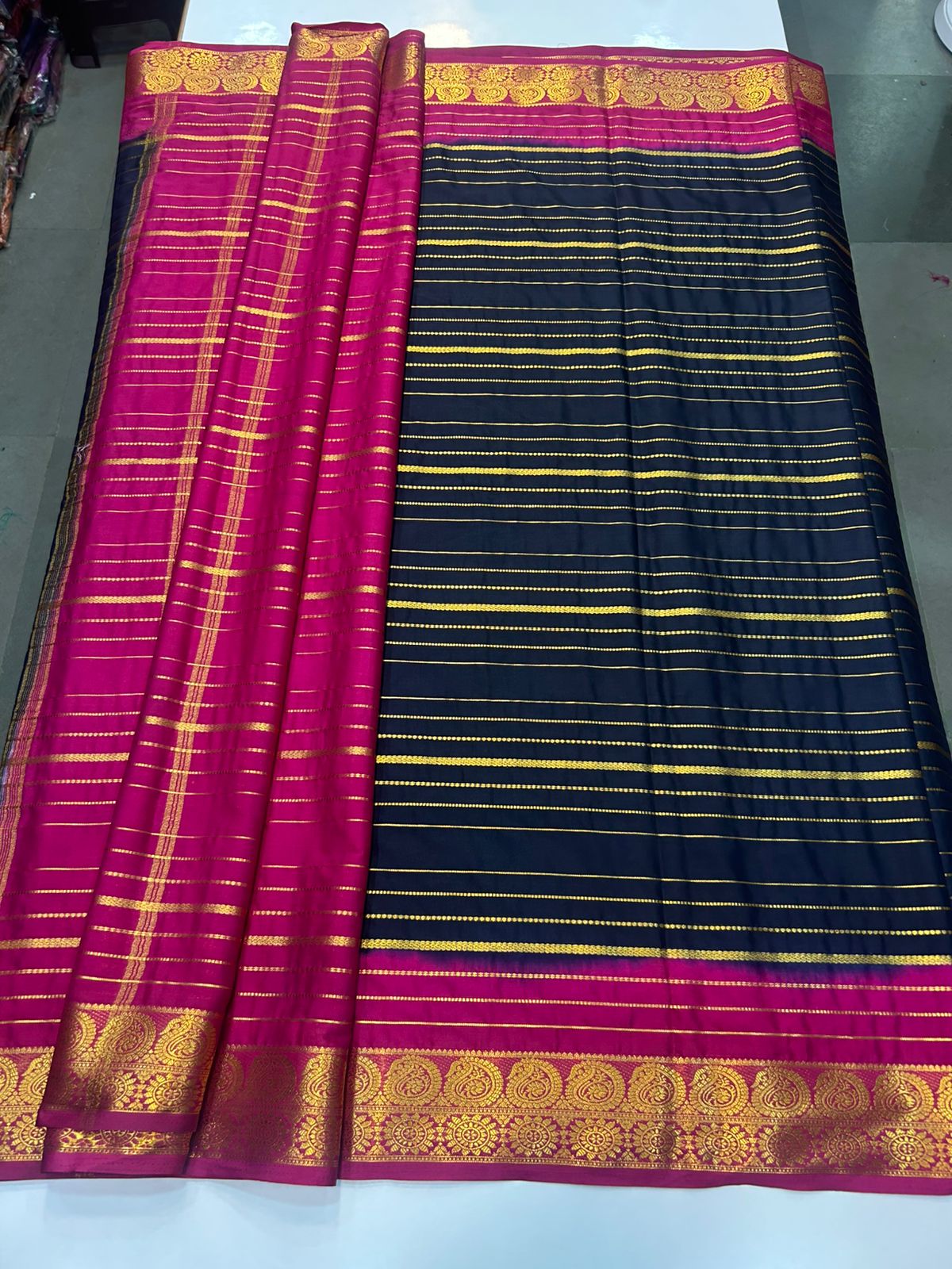 Crepe Lines Saree With Contrast Blouse (2440A)
