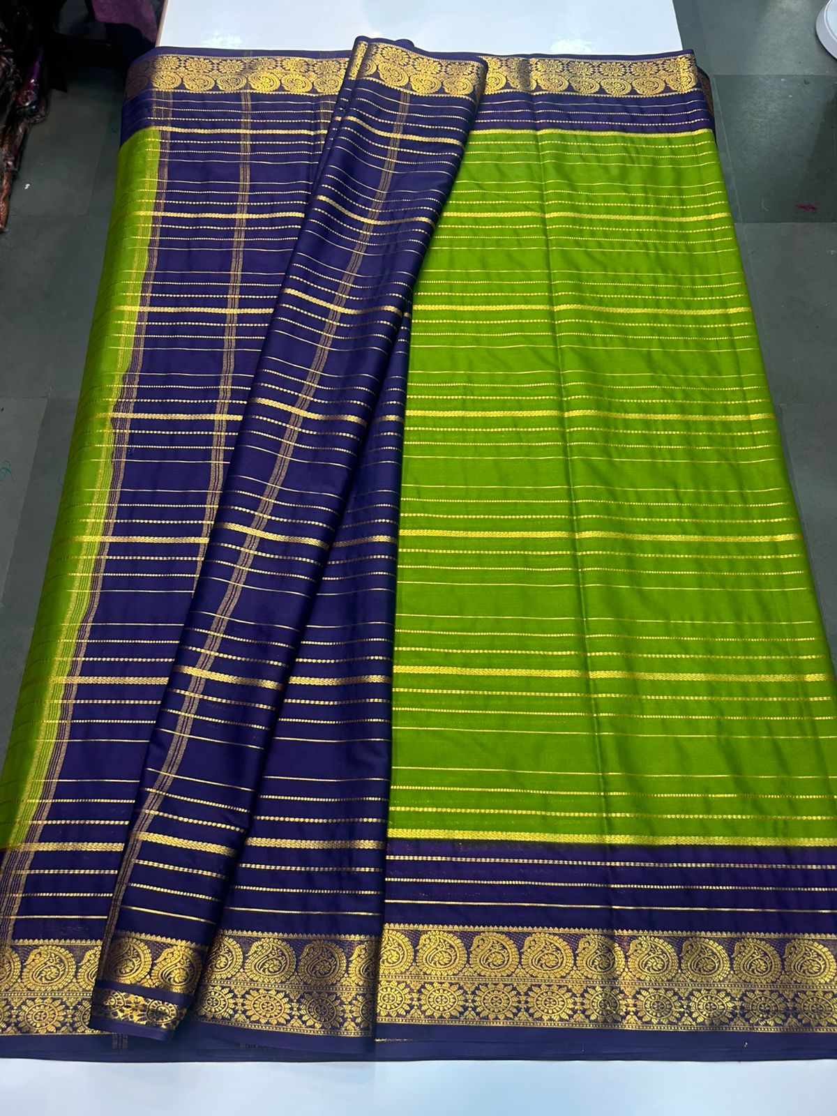 Crepe Lines Saree With Contrast Blouse (2440A)