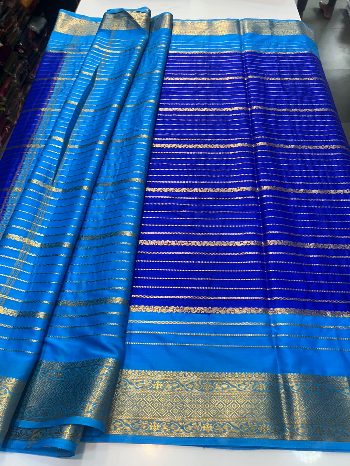 Crepe Lines Saree With Contrast Blouse (2440B)