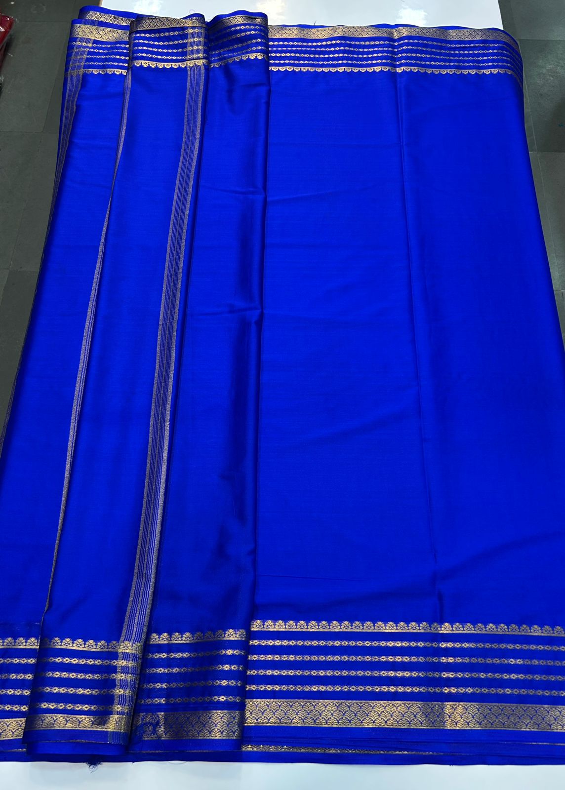 Crepe Self Saree (2424H)