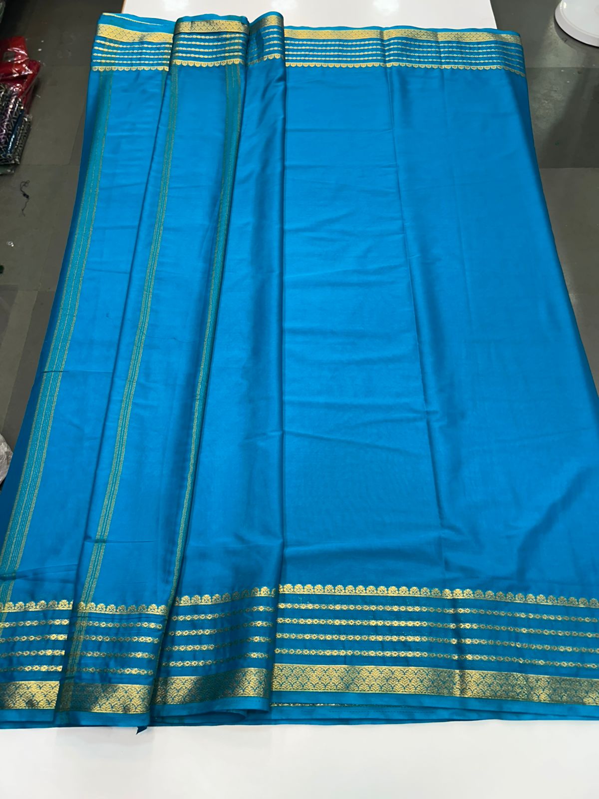 Crepe Self Saree (2424H)