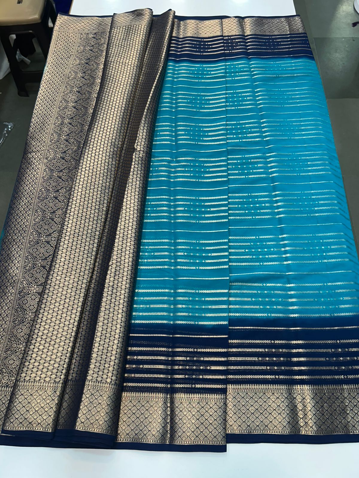 Chinnon Body Lines Saree (2535)
