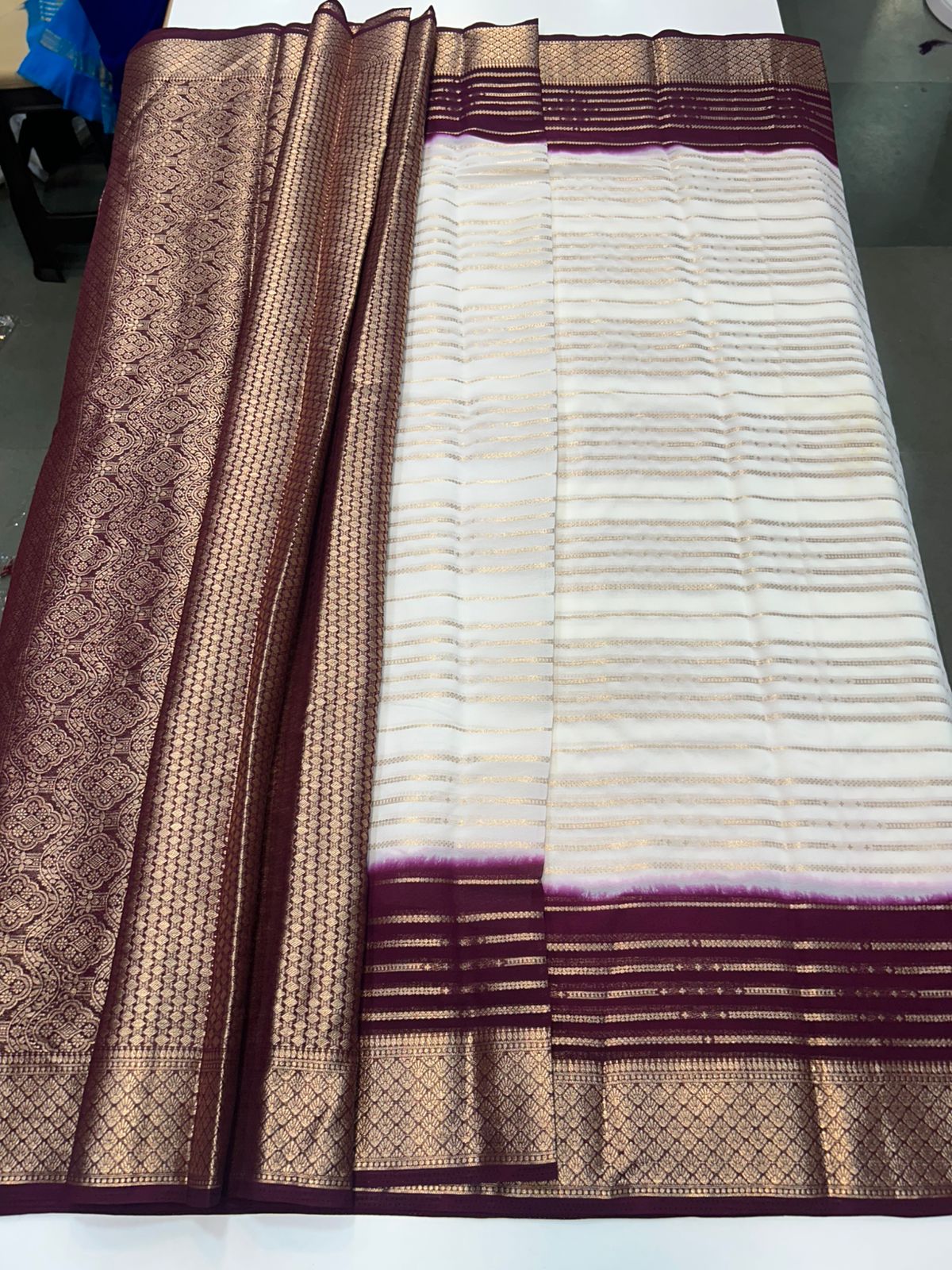 Chinnon Body Lines Saree (2535)