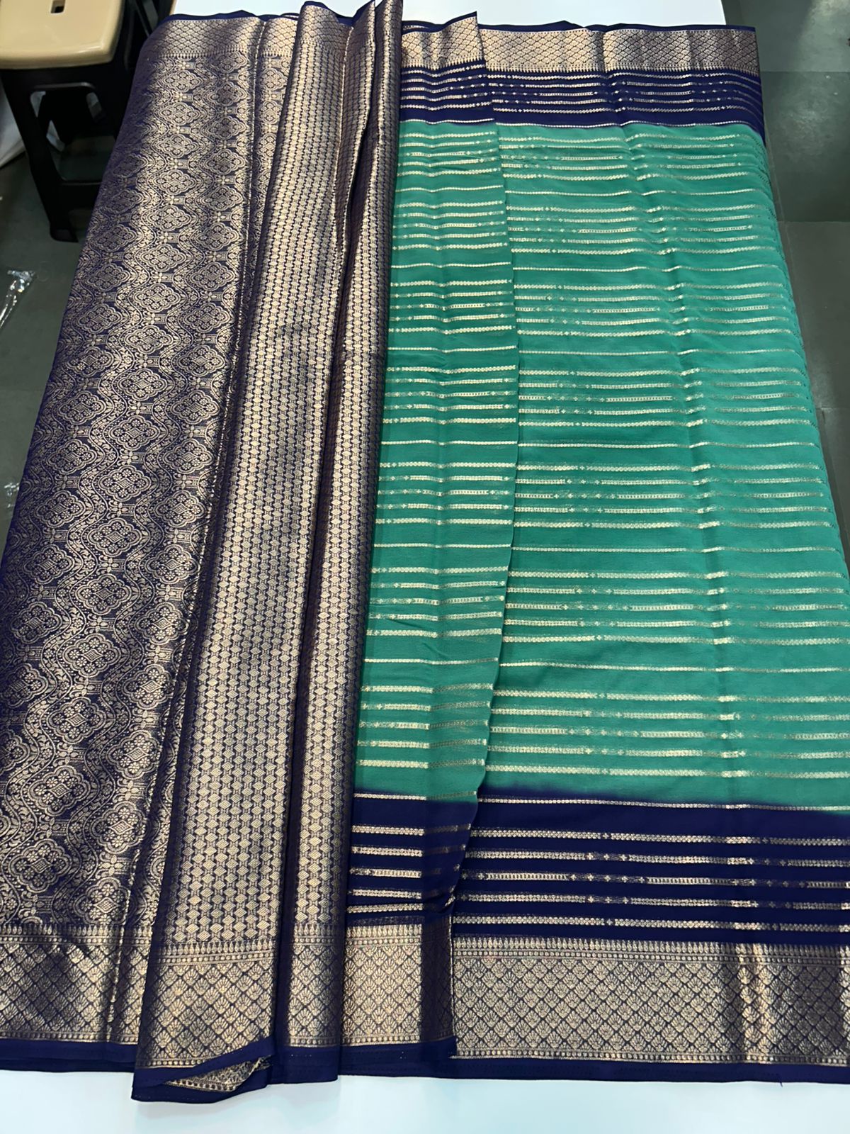 Chinnon Body Lines Saree (2535)