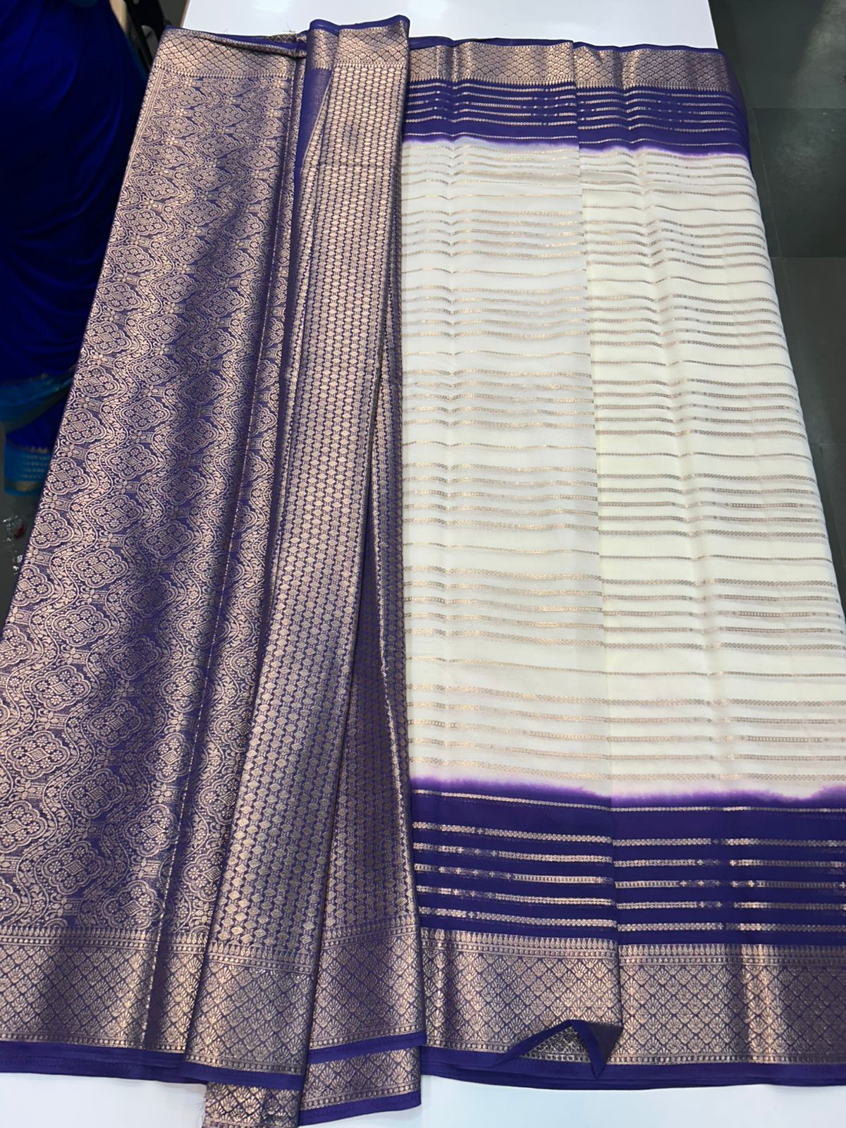 Chinnon Body Lines Saree (2535)