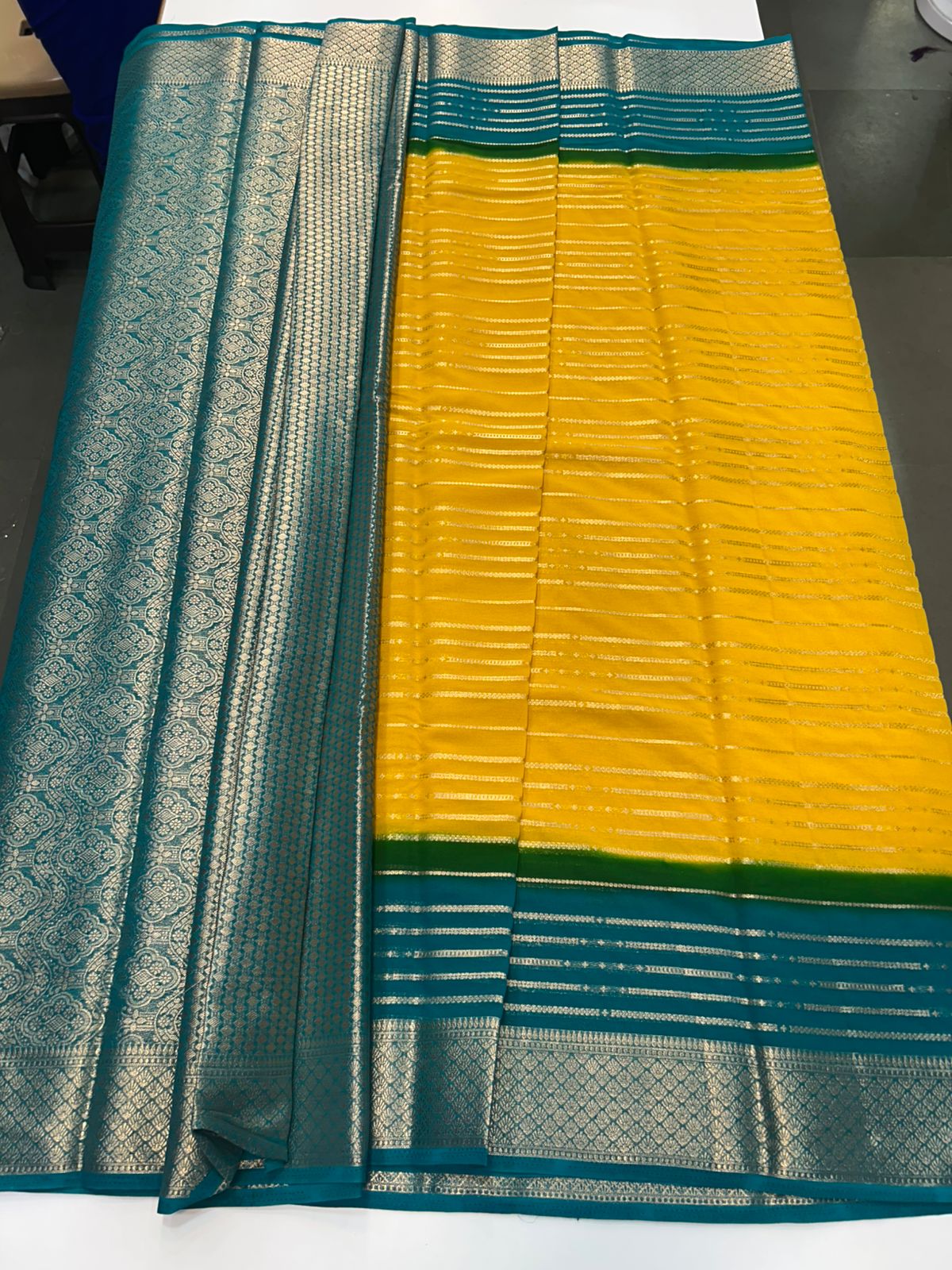 Chinnon Body Lines Saree (2535)