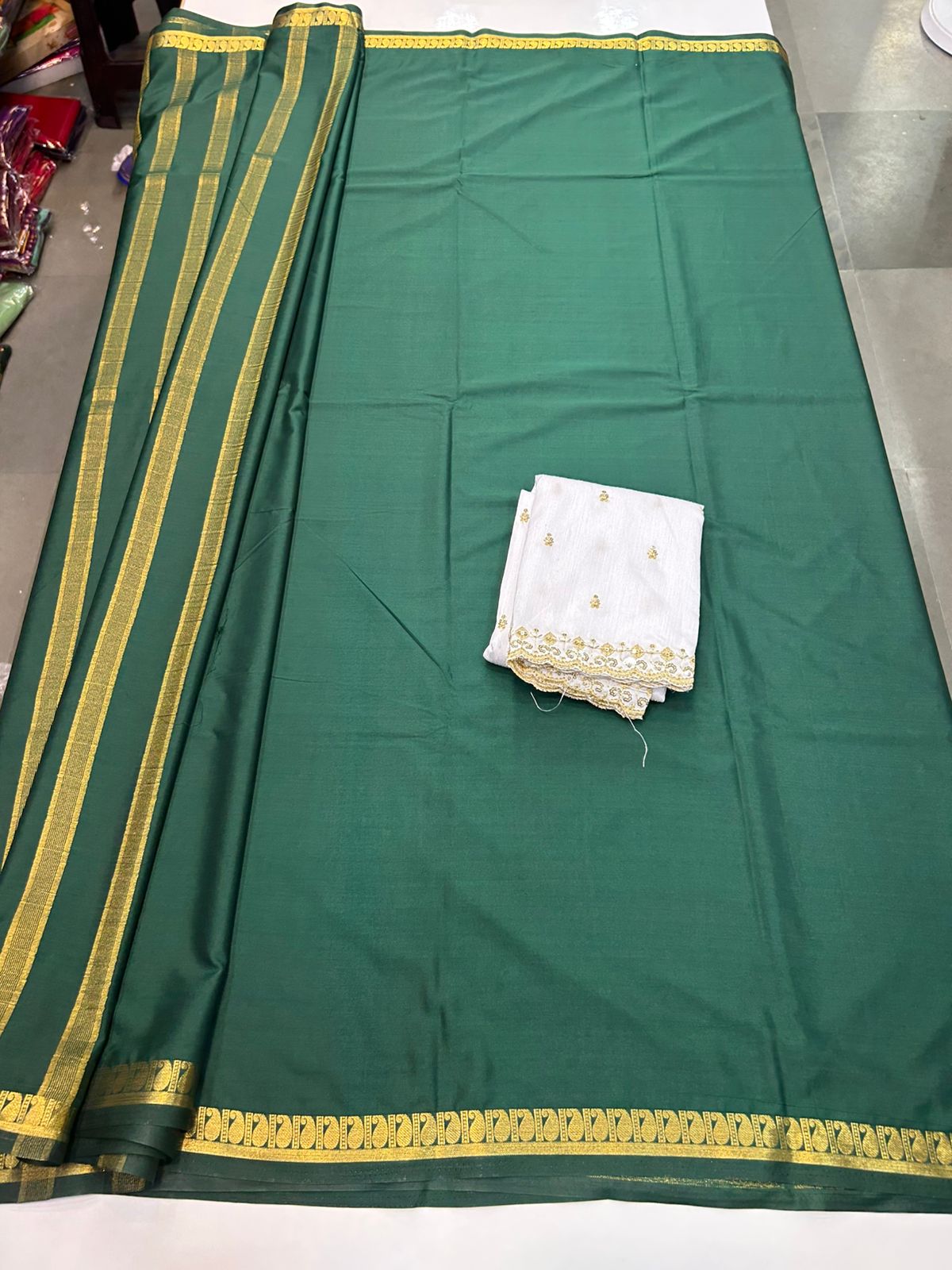 Mysore Crepe Small Border (2539)