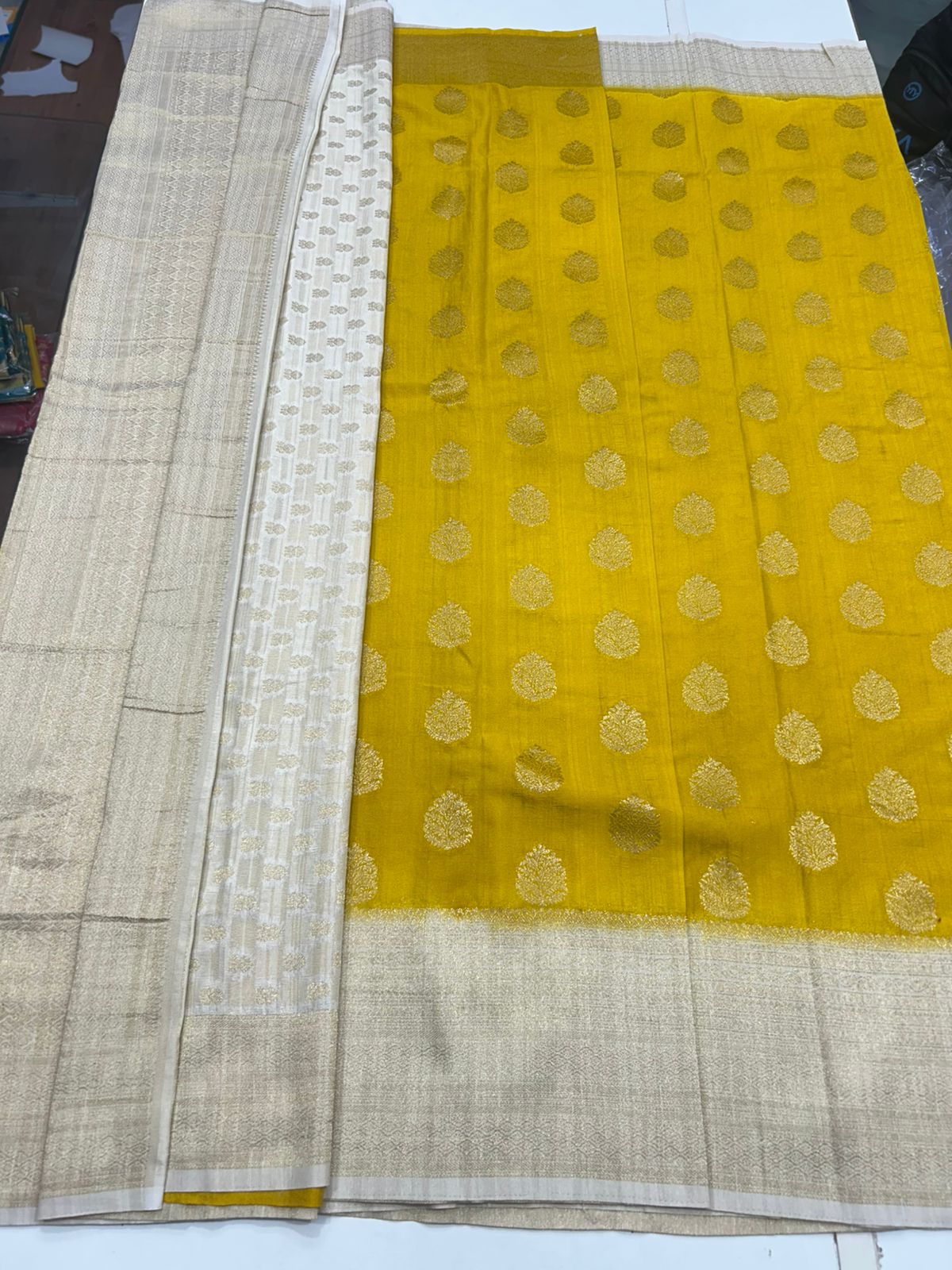 Khaddi Georgette Butta Saree (2784)