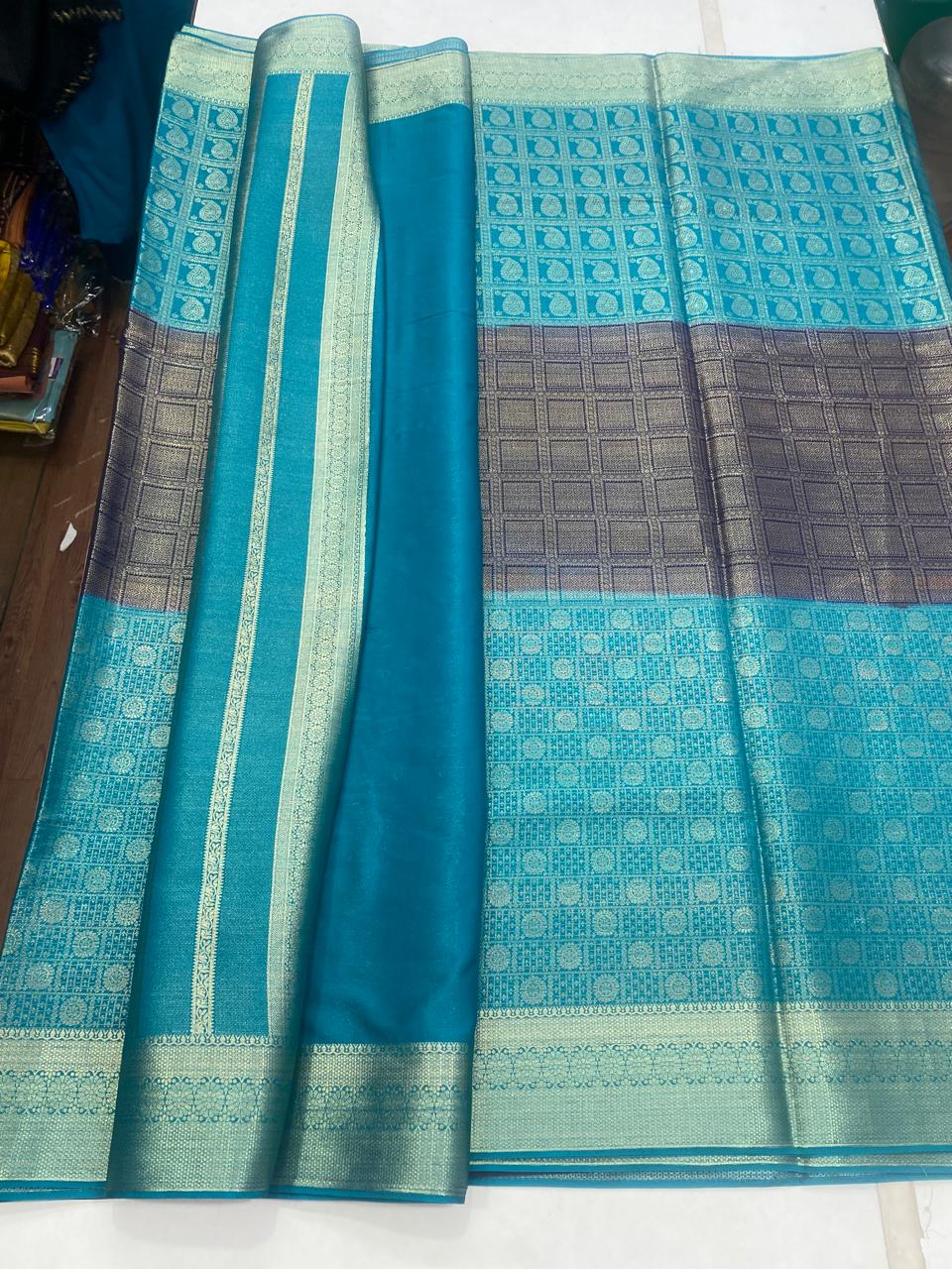 Crepe Broket Saree (2932)