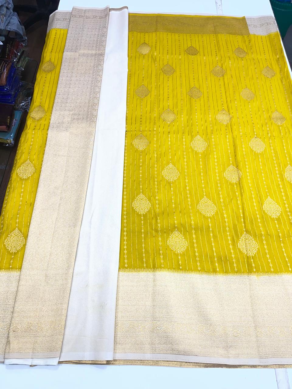 Khaddi Chinnon Butta Saree(2937A)