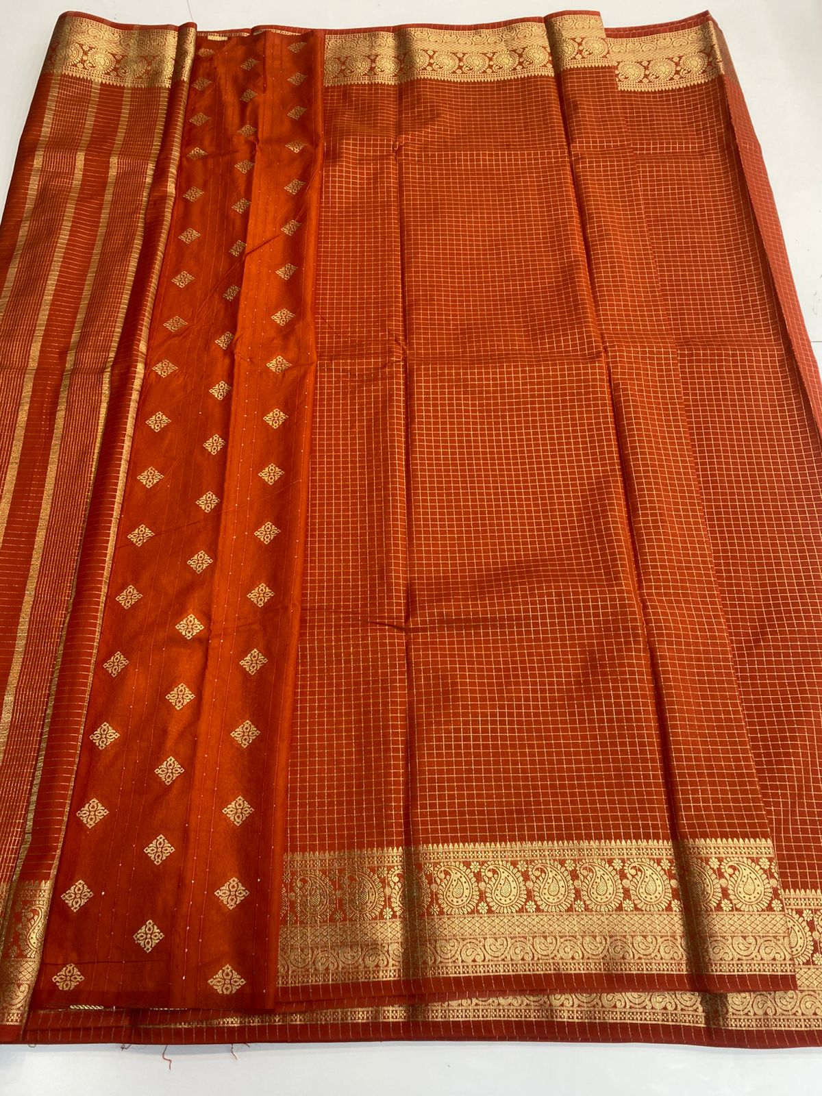 Crepe Self Checks Saree(3180)