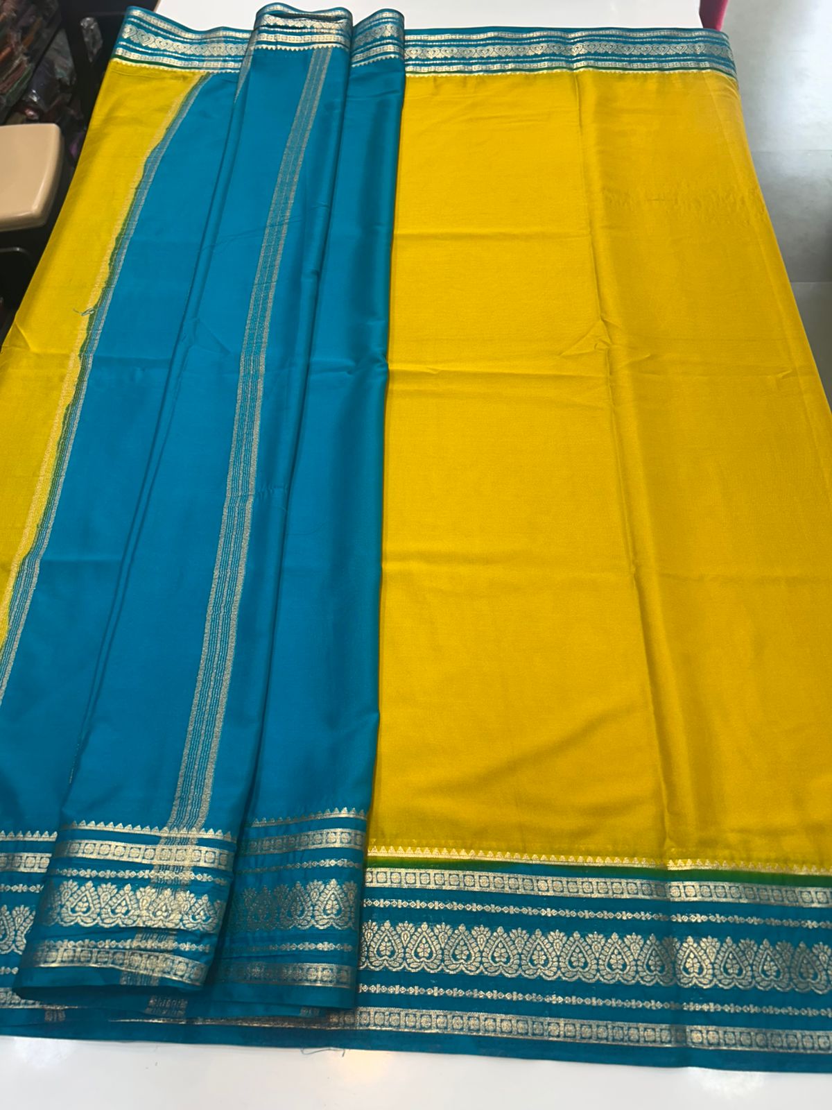 Crepe Plain Saree With Contrast Blouse (2426A)