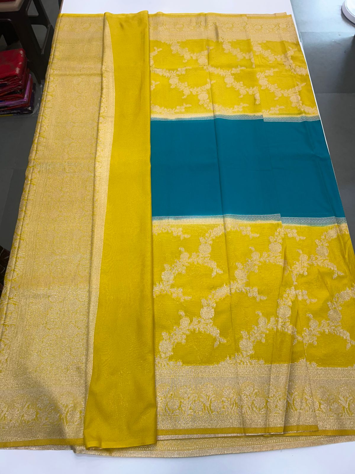 Khaddi Georgette Big Jal Border Saree (2893)