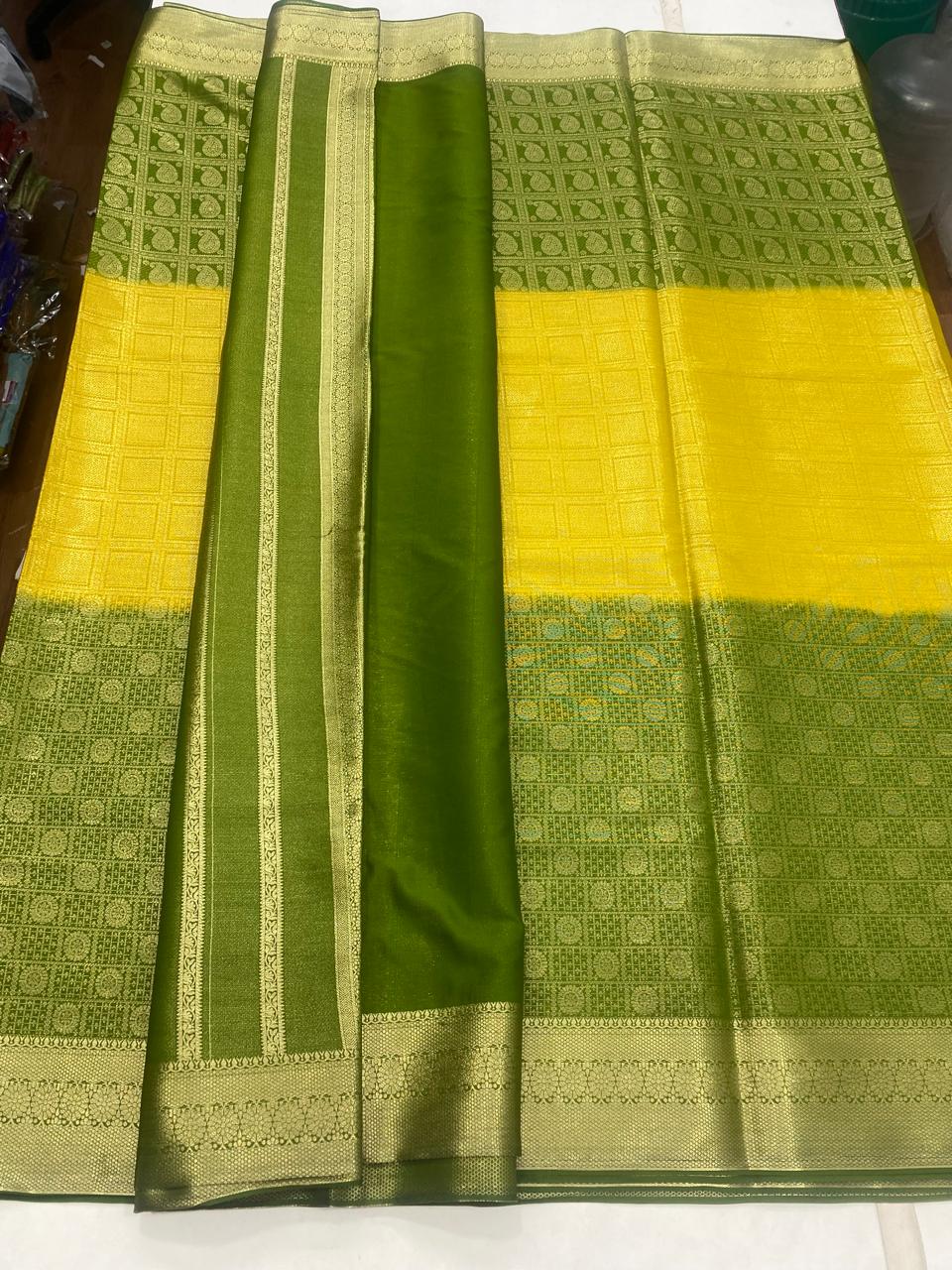 Crepe Broket Saree (2932)