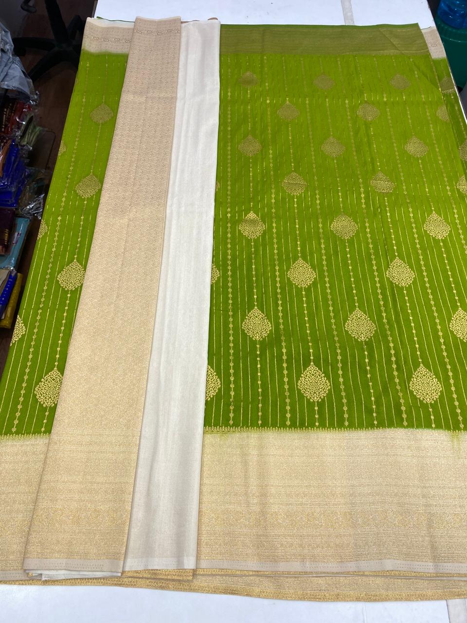 Khaddi Chinnon Butta Saree(2937A)