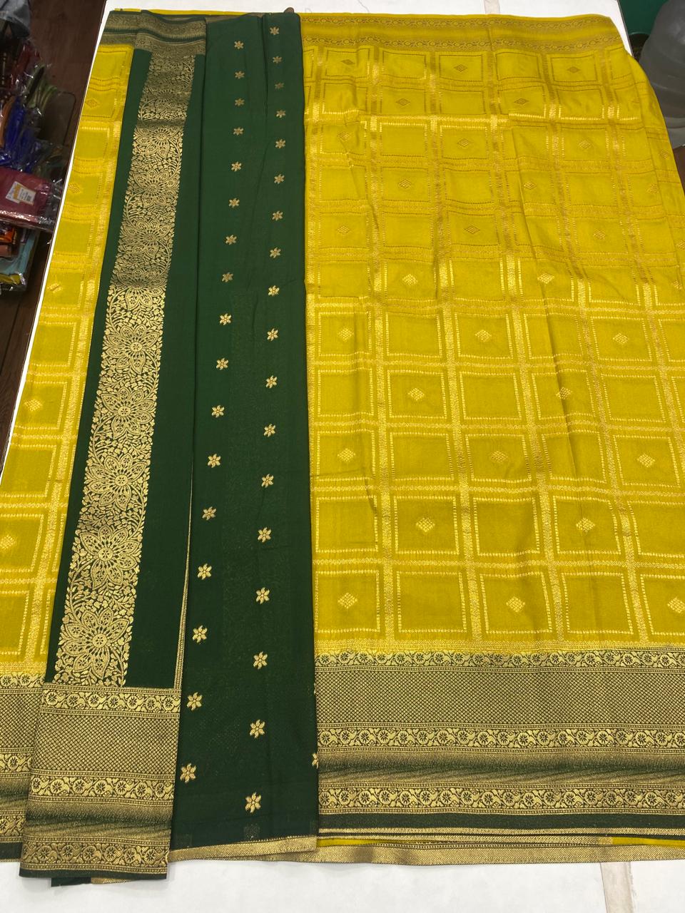 Khaddi Chinnon Checks Saree (2937C)