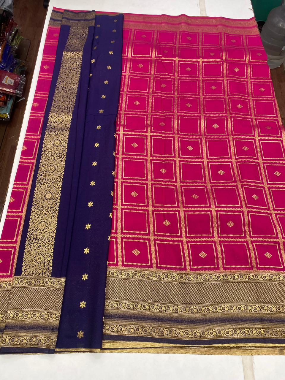 Khaddi Chinnon Checks Saree (2937C)