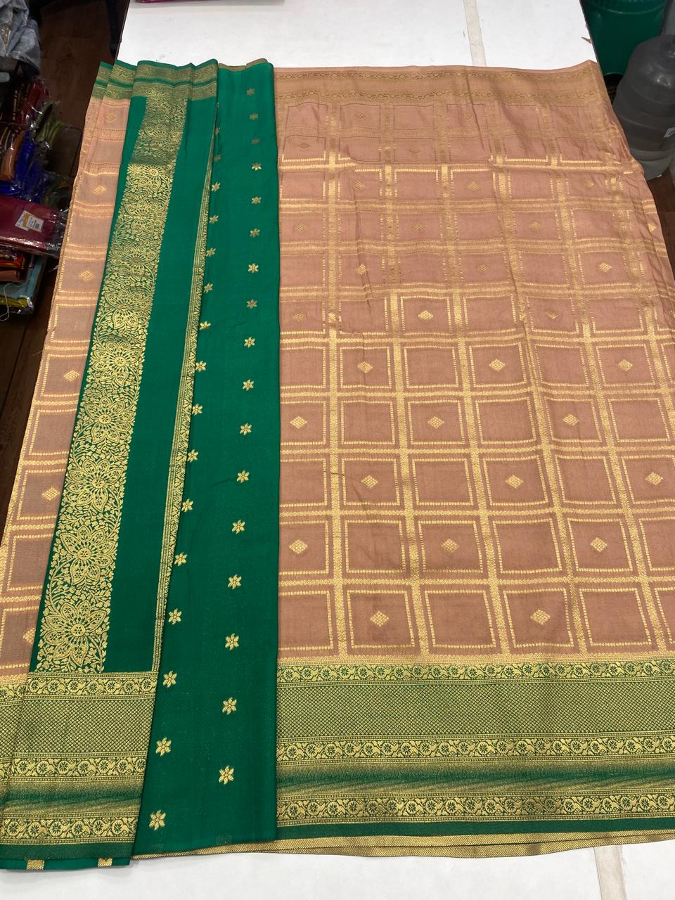 Khaddi Chinnon Checks Saree (2937C)