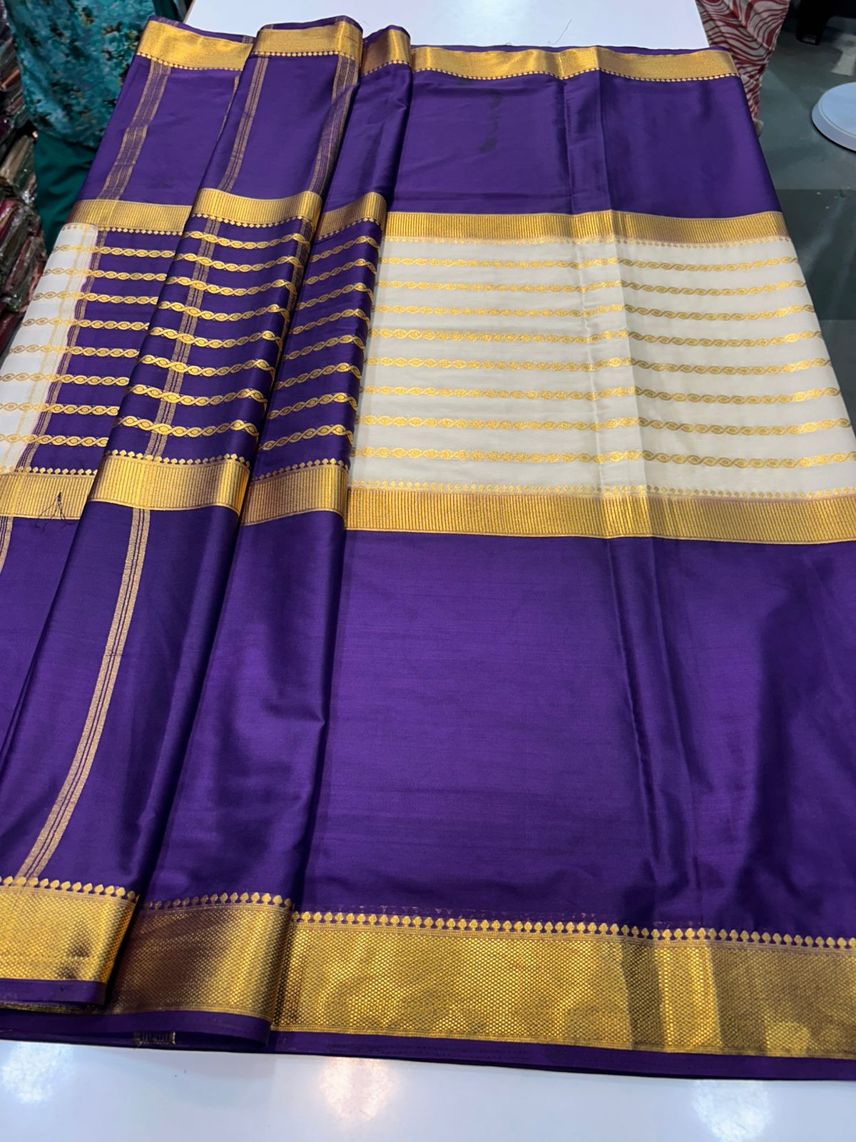 Crepe Lines Saree With Contrast Plain Blouse (2439A)