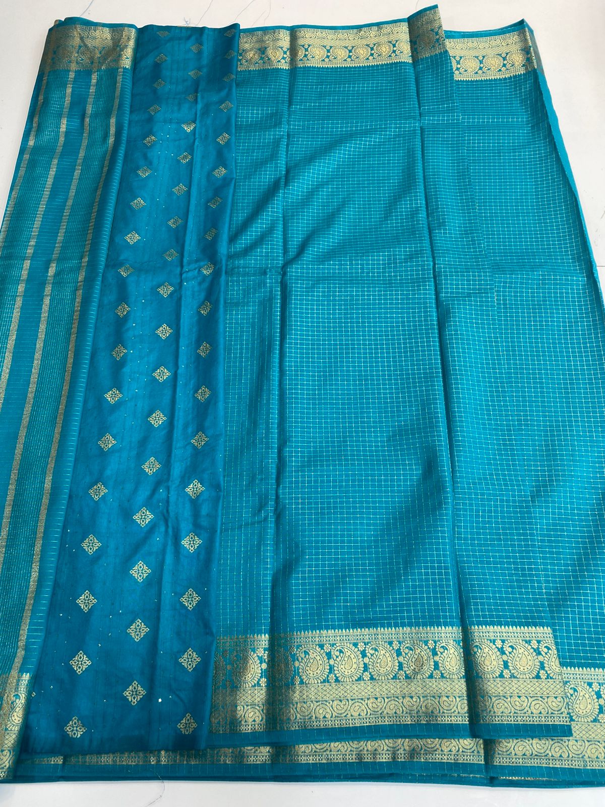Crepe Self Checks Saree(3180)