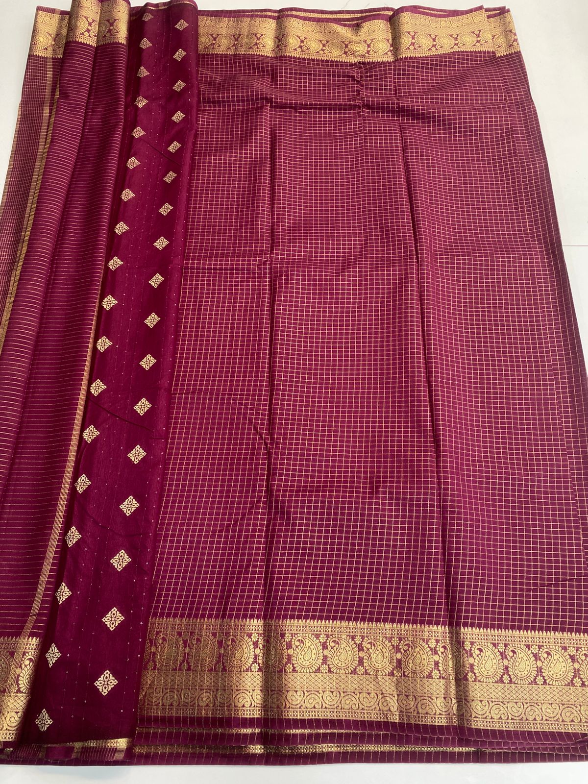Crepe Self Checks Saree(3180)