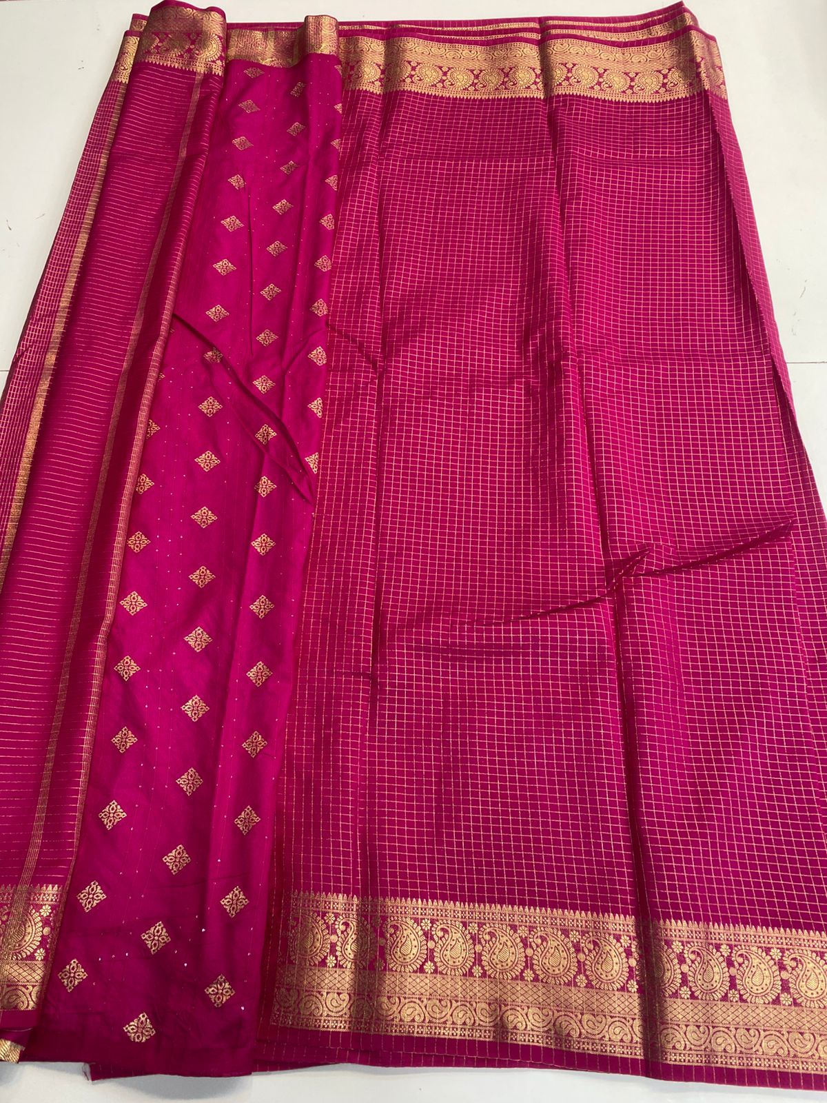 Crepe Self Checks Saree(3180)