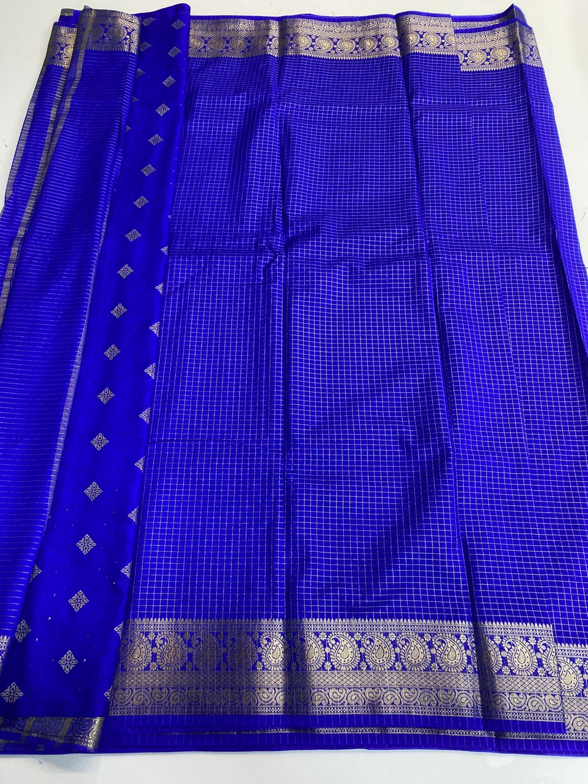 Crepe Self Checks Saree(3180)