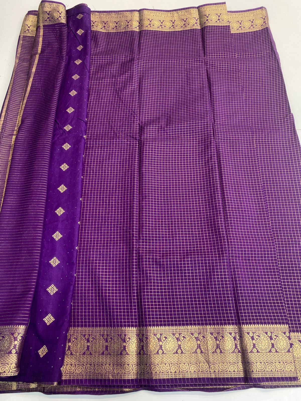 Crepe Self Checks Saree(3180)