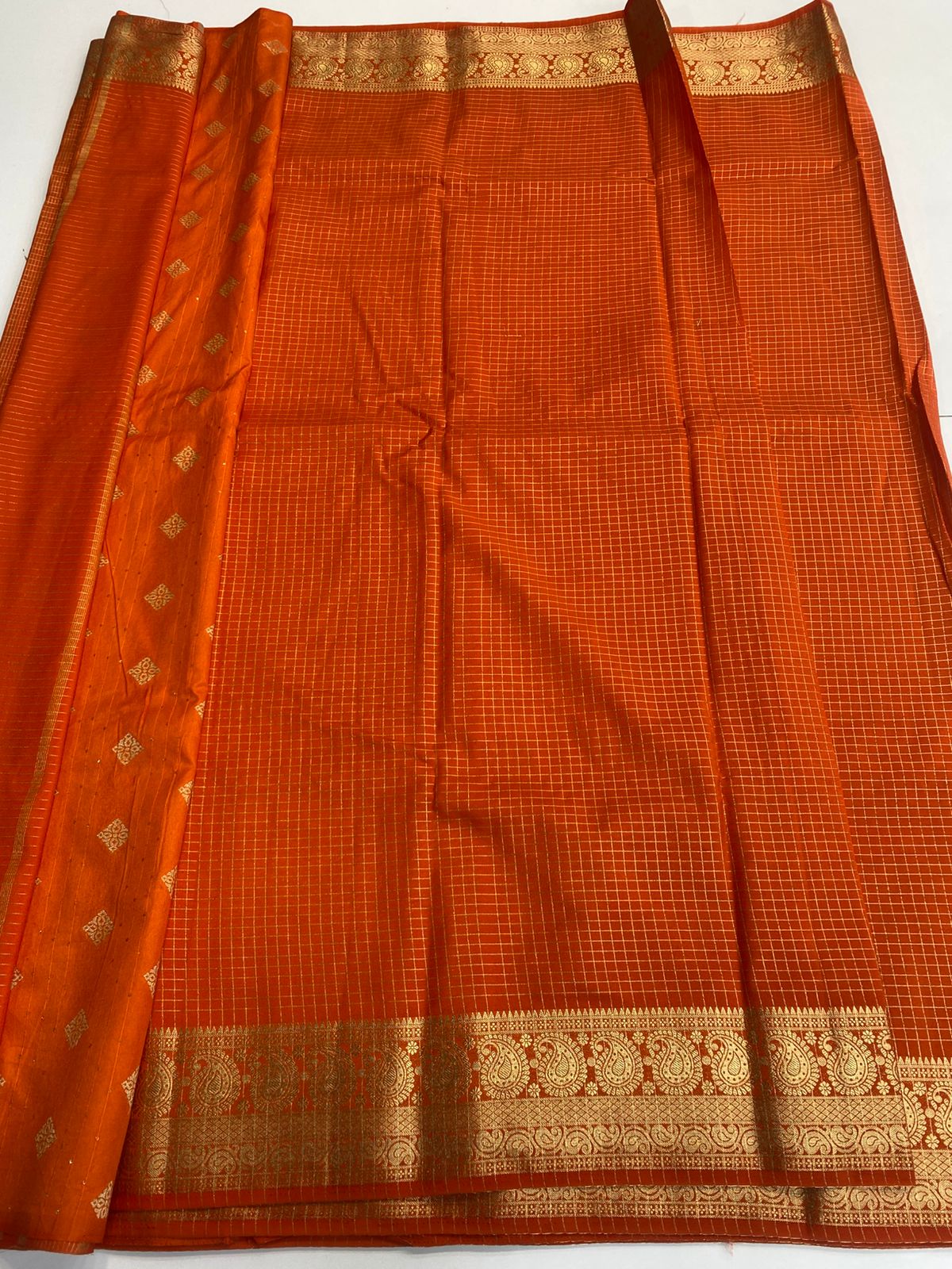 Crepe Self Checks Saree(3180)