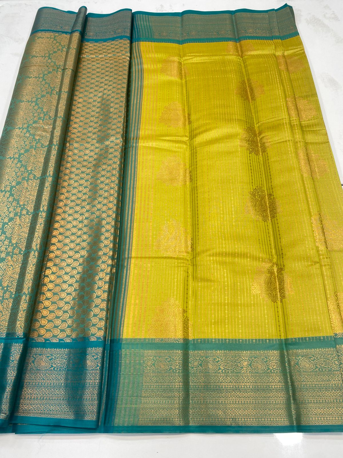 Semi Silk Broket Saree(3194B)