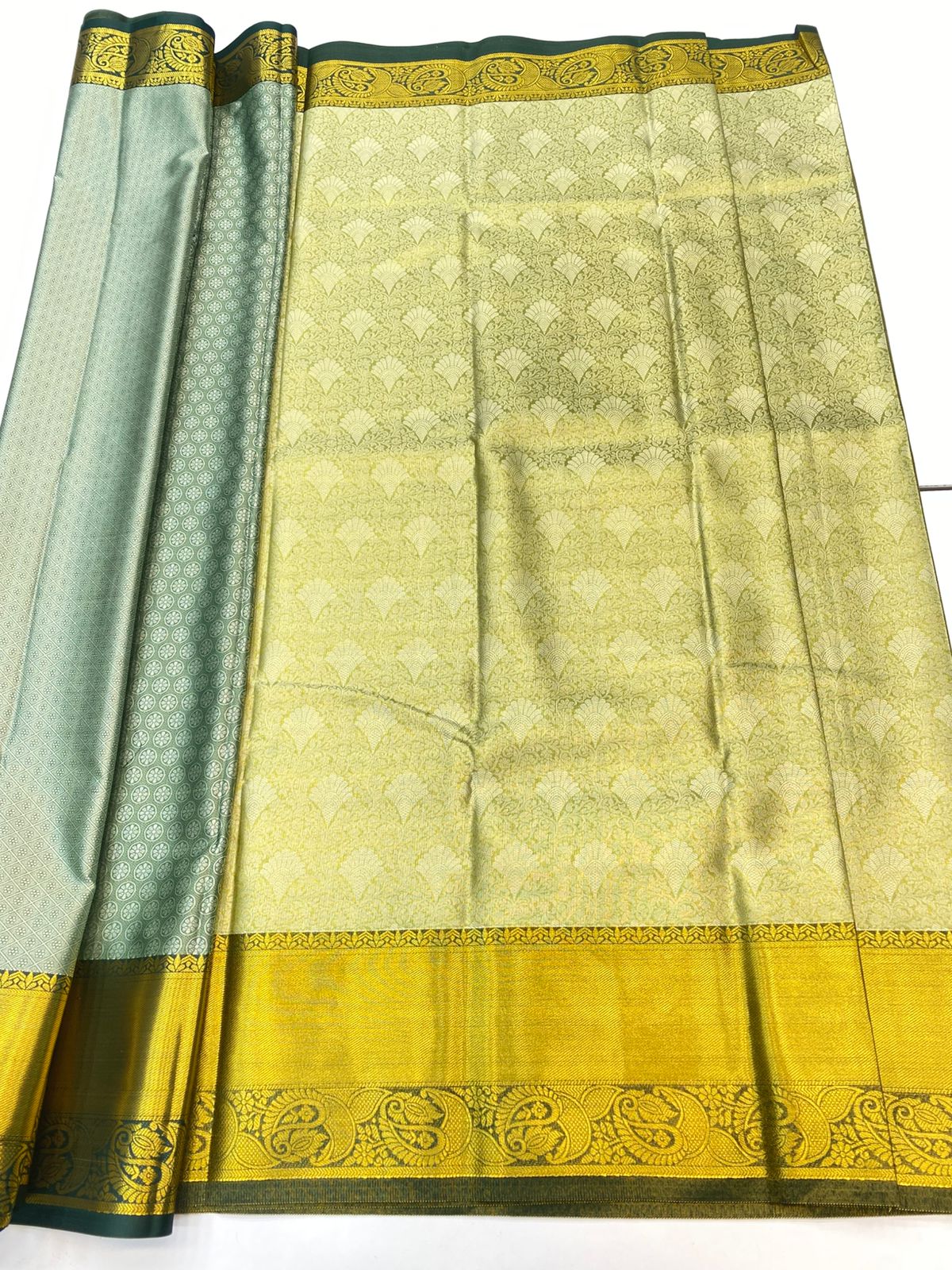 Semi Silk Broket Saree(3213)