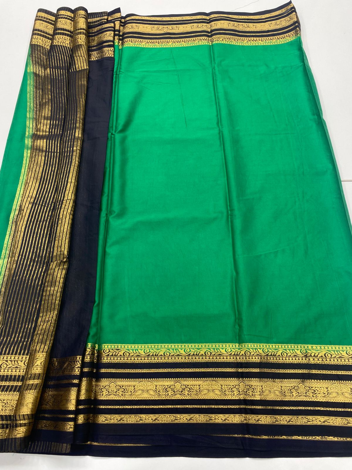 Mysore Crepe Zari Border Saree(3233F)