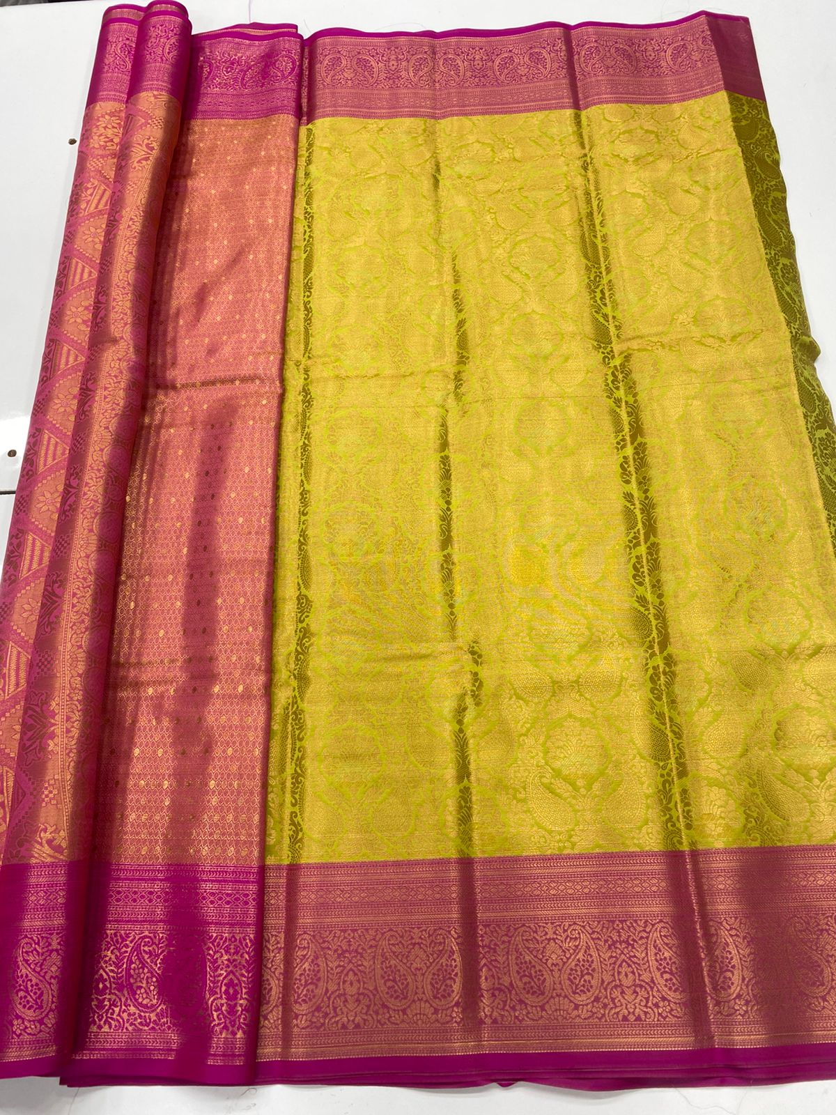 Semi Silk Broket Saree(3252A)