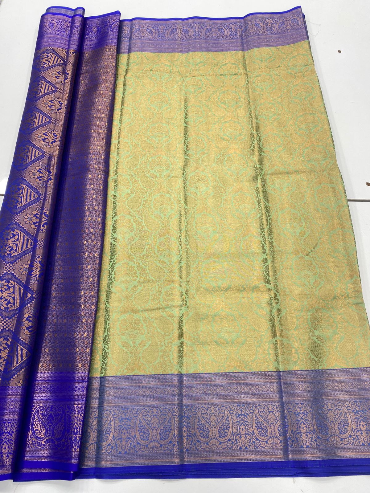 Semi Silk Broket Saree(3252A)