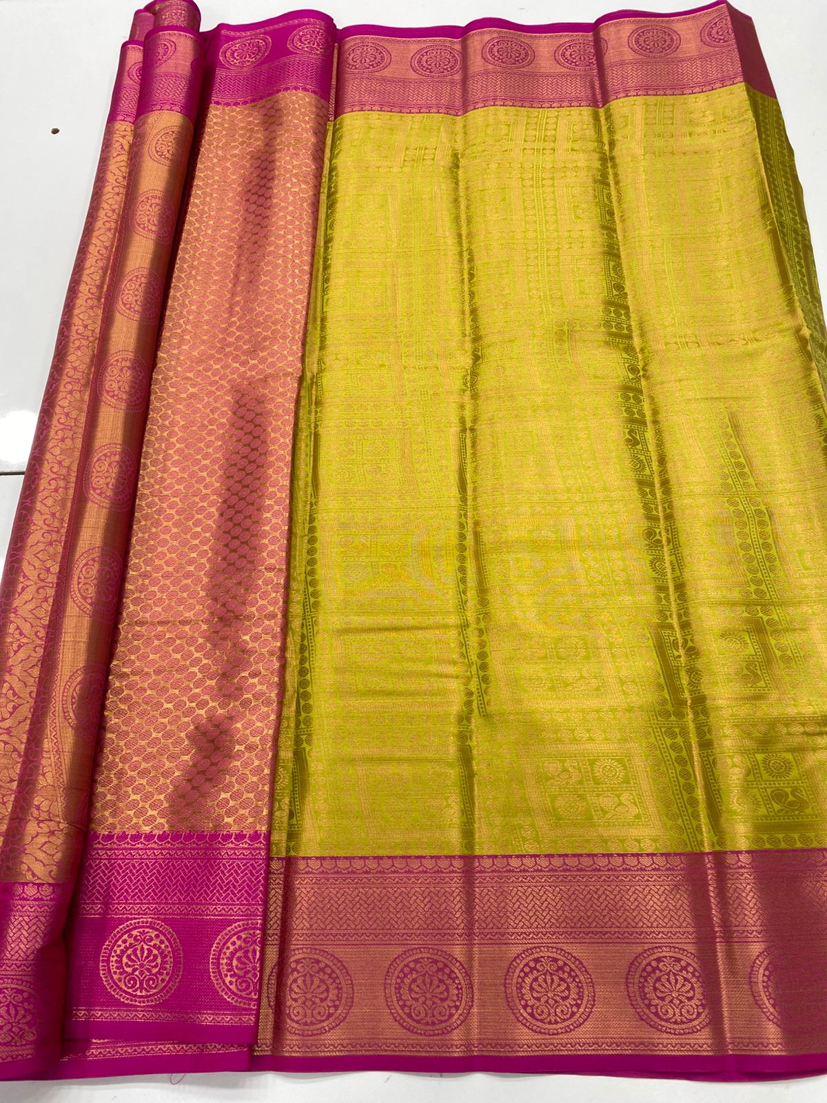 Semi Silk Broket Saree(3252D)