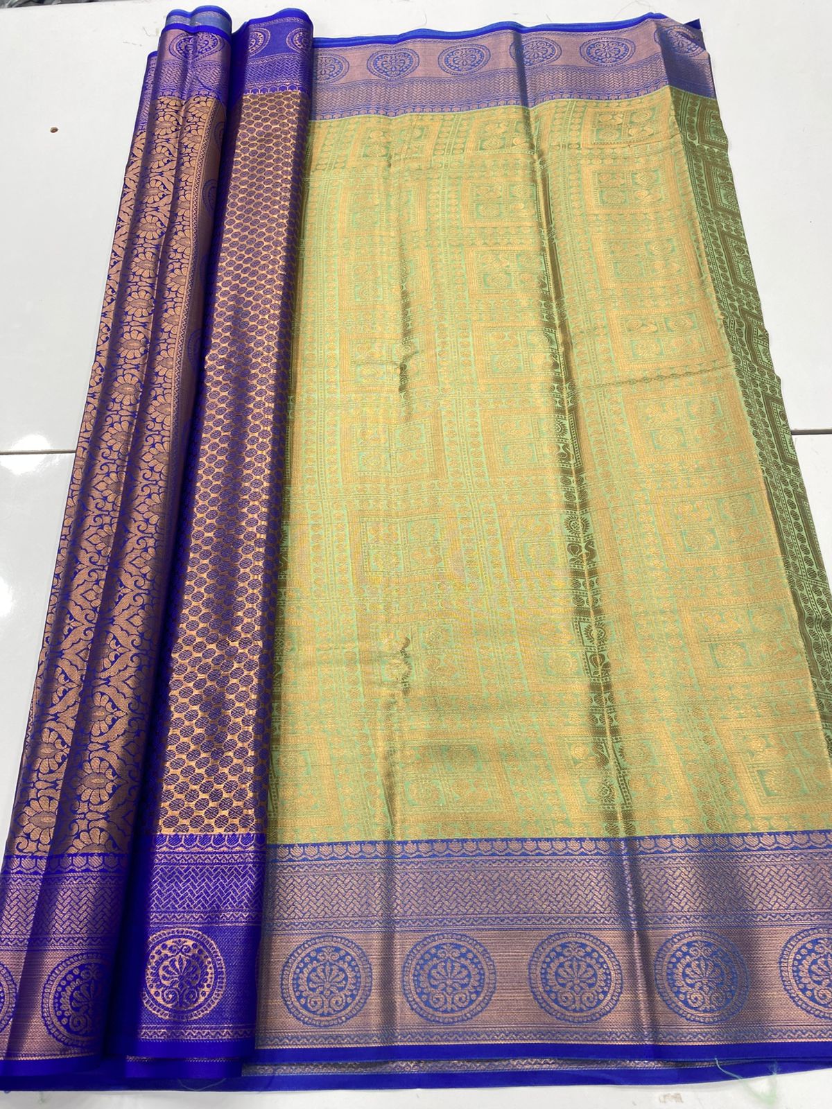 Semi Silk Broket Saree(3252D)