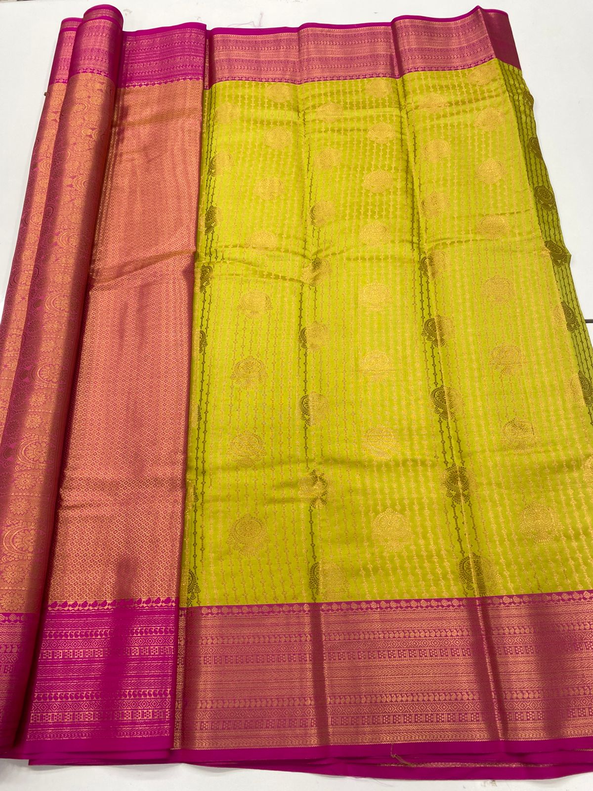 Semi Silk Broket Saree(3252G)