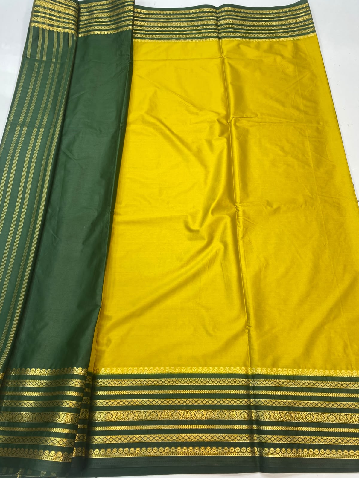 &nbsp;Mysore Crepe Zari Border Saree (3455B-R18)
